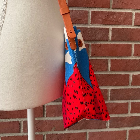 Mansur Gavriel X Marimekko Mansikkavuoret Strawberry Print Canvas Bucket Bag NEW - Picture 13 of 15